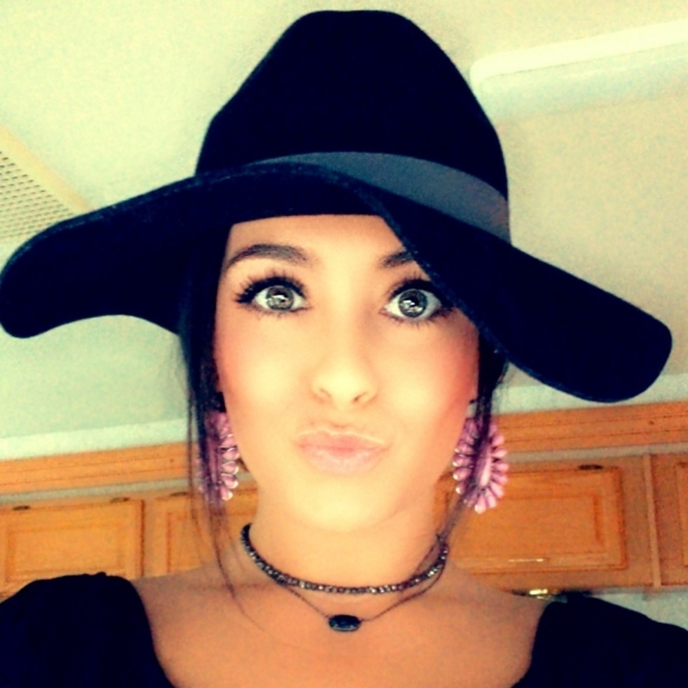 Black hat - Picture 2 of 2
